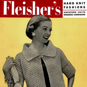 Puede incluir: Una portada de revista vintage con una mujer que lleva un cárdigan de punto con cuello. La revista se titula "Fleisher's Hand Knit Fashions" y el precio de portada es de 50 centavos.