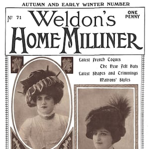 Puede incluir: Una portada de revista vintage para Weldon's Home Milliner, con dos mujeres que llevan sombreros elegantes. La portada de la revista es de la edición de otoño e invierno temprano y cuesta un penique. El texto de la portada dice "Latest French Coques, The New Felt Hats, Latest Shapes and Trimmings, Matrons' Styles, French Millinery, Mourning Styles, Fur Coques, Widow's Veil".