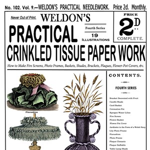 Op de afbeelding: Vintage illustratie uit "Weldon's Practical Needlework" met een speldenkussen, een tafellampenkap en een vaas met gedroogde bloemen. De tekst bevat "Crinkled Tissue Paper Work" en een lijst met knutselprojecten. De prijs is 2d.