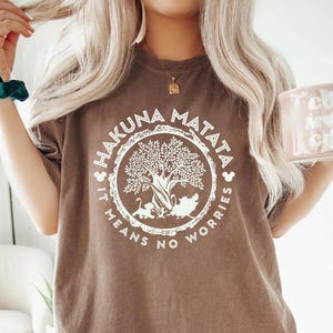 Hakuna Matata Disney Animal Kingdom chemise le roi lion Simba Timon Pumbaa Zazu t-shirt et sweat-shirt Disney maman et papa vacances en famille chemise cadeau