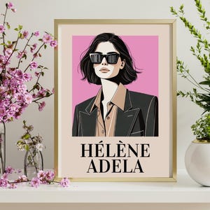 Peut inclure: Illustration numérique d'une femme portant un blazer noir, une chemise marron et des lunettes de soleil. L'arrière-plan est rose et le texte "HÉLÈNE ADELA" est en bas de l'image.