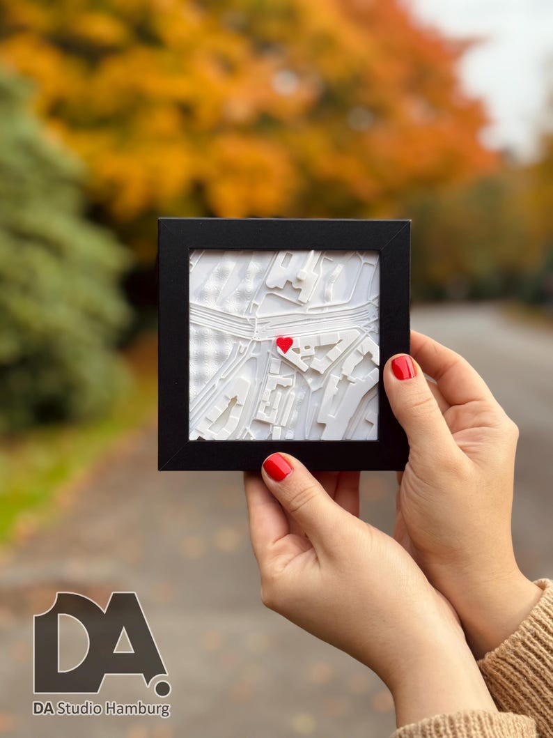 Personalized framed city map | Your special place as a 3D keepsake | Gift for couples 10x10 Schwarz Rahmen