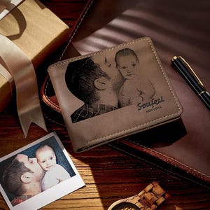 Carteira masculina de couro marrom com gravação personalizada, foto e inscrição - presente personalizado para ele