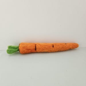 Needle Felted Alpaca Carrot: Handmade Woolen Vegetable Ornament