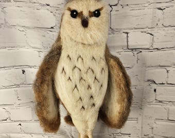 Life-Sized Needle Felted Barn Owl Sculpture: Realistic Wool Raptor Decor
