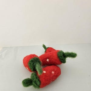 Needle felted strawberries, red wool berries, strawberry lover gift, felt food, handmade produce