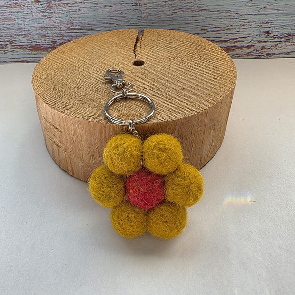 Llavero de peluche con forma de flor, colgante para bolso hecho a mano con fieltro de aguja, llavero estético personalizado