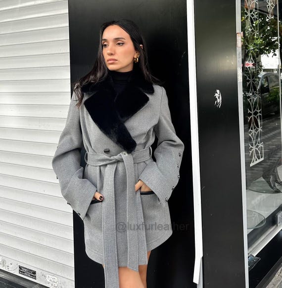 Grauer Mantel aus Kaschmir und Wolle mit Nerzpelz Abnehmbare