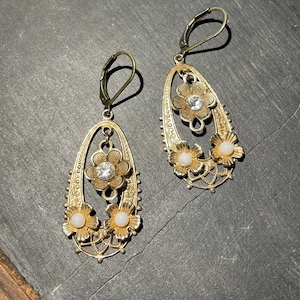 Revival Victorian Etruscan Drop Milk Glass Earrings 12kgp