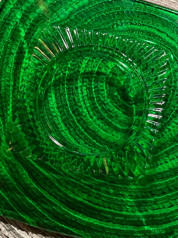 Mid Century Green Glass Jewelry Dish- - image 4