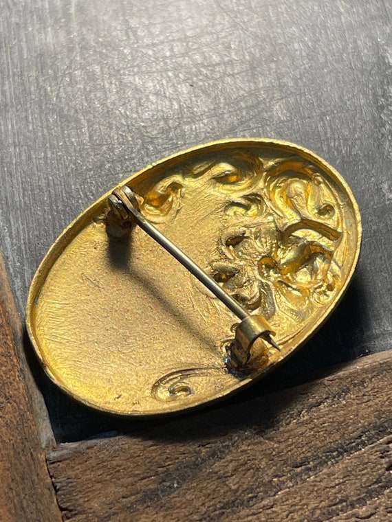 Art Nouveau Matte Gold Plated Floral Oval Brooch - image 3