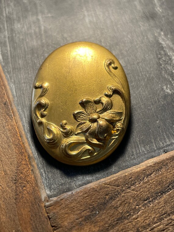 Art Nouveau Matte Gold Plated Floral Oval Brooch - image 2