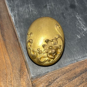 Art Nouveau Matte Gold Plated Floral Oval Brooch