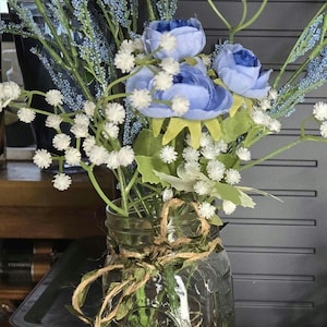 Paar Woodland Animal Mason Jars Mittelstücke auf Holz mit Blumen und LED-Lichterketten (1 Satz von 2)