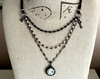 Leather and pearls triple strand necklace