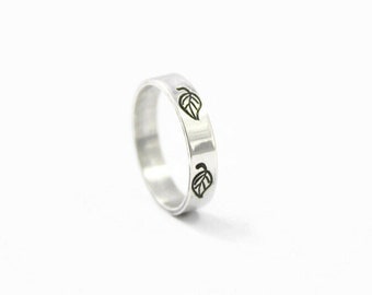 Sterling Silver Band Ring, Stamped Pattern of Leaves, size 5.75 Oopsie