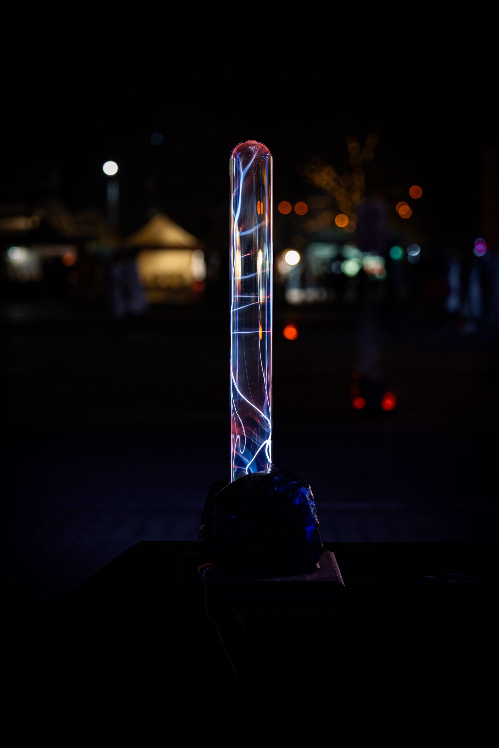 Plasma Lamp Light – White Lines, image size:1707x2560