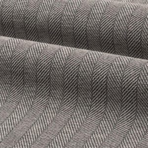 Peut inclure: Gros plan sur un tissu en herringbone gris et noir avec une surface texturée.