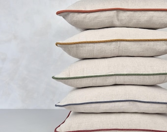 Housses de coussin en lin avec passepoil coloré