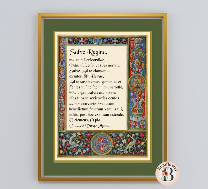 K&ouml;nnte beinhalten: Ein gerahmter Druck eines alten religi&ouml;sen Textes in lateinischer Sprache: "Salve Regina, mater misericordiae; Vita, dulcedo, et spes nostra, Salve. Ad te clamamus, exsules, filii Hevae. Ad te suspiramus, gementes et flentes in hac lacrimarum valle. Eia ergo, Advocata nostra, illos tuos misericordes oculos ad nos converte. Et lesum, benedictum fructum ventris tui, nobis, post hoc exsilium ostende. O clemens; O pia; O dulcis Virgo Maria."