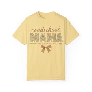 Roadschool Mama Adventure : conception de voyage éducative, typographie de carte vintage couleurs confortables