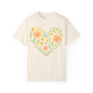 Blühendes Herz: Pastellblumenillustrations-T-Shirt