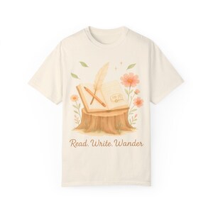 Literacki Wanderlust: Fantazyjna ilustracja, książka i inspiracja podróżnicza Comfort Colors Tee