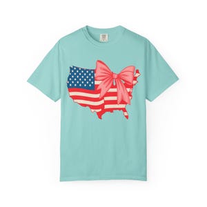 Design de carte patriotique dépliée American Pride, symbolisme des étoiles et des rayures confort couleurs T-shirt