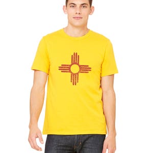 Mannen katoen Cewneck Graphic Tee, Albuquerque, New Mexico Zia Shirt, Unisex gele Tshirt Zia zon symbool, korte mouwen Top, staat vlag afbeelding 4