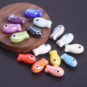 10 szt. 19 x 10 mm w kształcie ryby, ręcznie robione, błyszczące, szkliwione ceramiczne, porcelanowe luźne koraliki do wyrobu biżuterii DIY