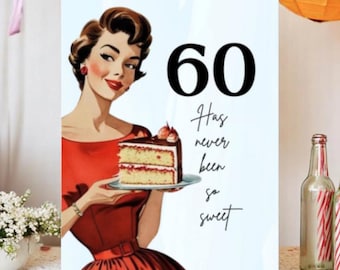 Puede incluir: Tarjeta de cumpleaños con una ilustración retro de una mujer con un vestido rojo sosteniendo un trozo de pastel. El número "60" se muestra en letras negras grandes, con el texto "Has never been so sweet" debajo.