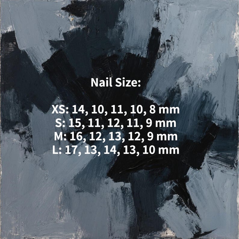 Puede incluir: Obra de arte abstracta en tonos grises y negros con pinceladas visibles. Superposici&oacute;n de texto que dice "Nail Size:" seguido de las medidas en mil&iacute;metros para XS, S, M y L.