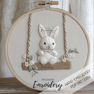 花のブランコに乗ったウサギの刺繍 PDF | かわいい動物の手刺繍 | 子供部屋用の DIY フープ デコレーション