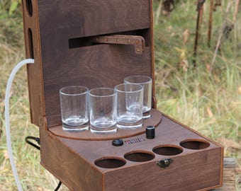 Alkohol Spender aus Holz 4 Schuss | Whisky Spender | Getränkeschrank | Geschenk zum 5 21.Geburtstag Geschenk | Personalisiertes Geschenk für Ihn