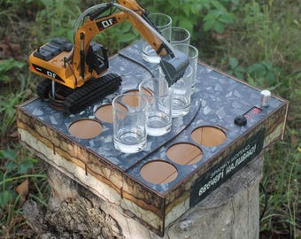 Bagger Shot Dispenser für den Ruhestand des Bauherrn, personalisierter Schnapsausgießer für Baumeister und Geschenk für die Hausbar