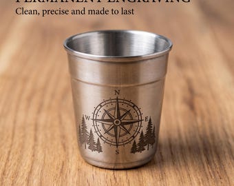 Personalisiertes Camping-Schnapsglas, gravierter Metallbecher, Wandergeschenk Reisende, Outdoor-Abenteuer-Geschenk, individuelles Barzubehör