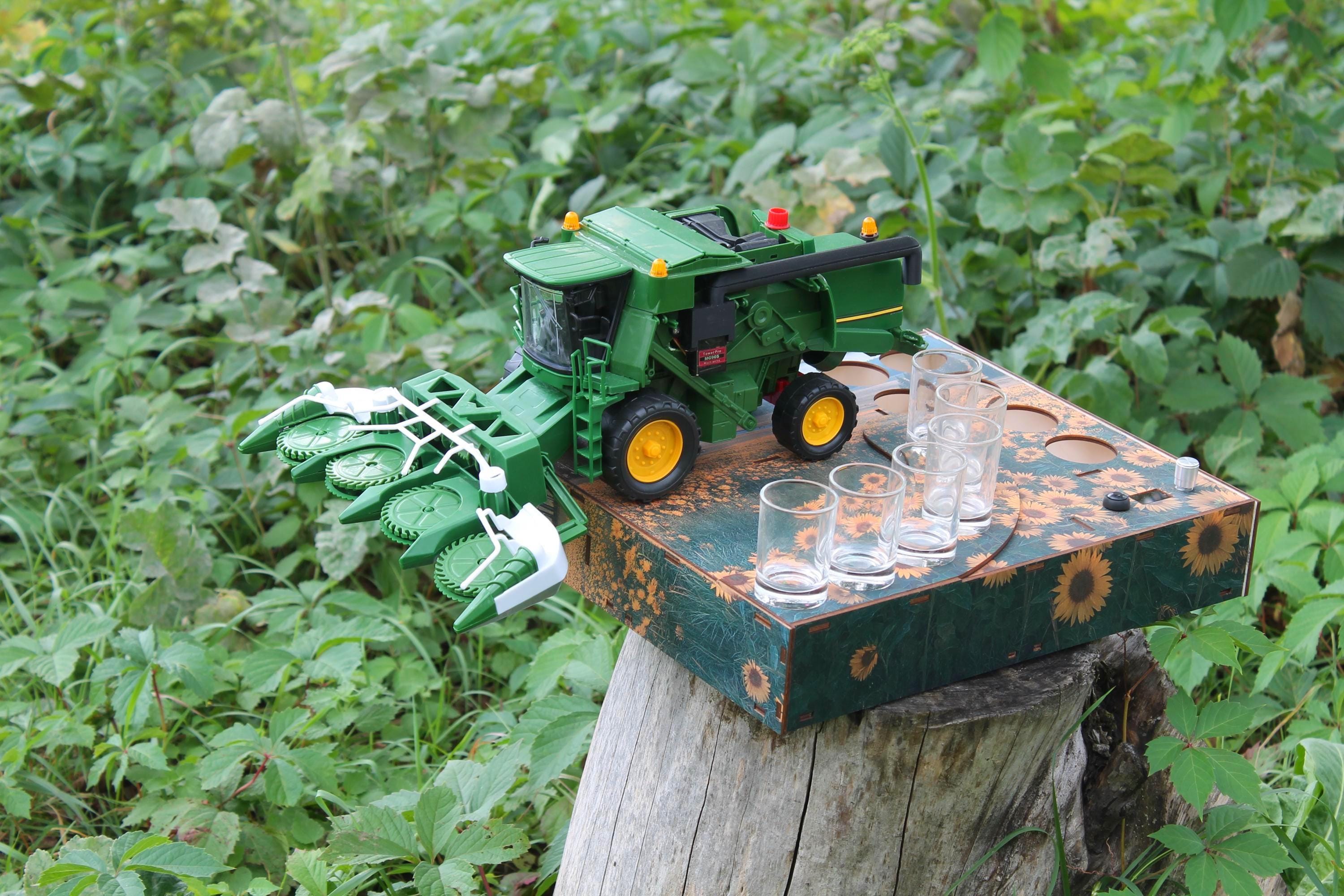 John Deere Tractor Gift – Whiskey Dispenser With Sunflower Tray