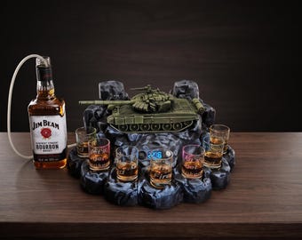 Personalisierter Panzer-Whiskeyspender, Militärgeschenk für Ihn, Automatischer Spirituosenspender mit 7 Schnapsgläsern