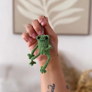 Frosch Schlüsselanhänger • Frog • Deko gehäkelt • Amigurumi • Häkelfigur • Accessoires • Crochet   • handgefertigt • Geschenkidee •