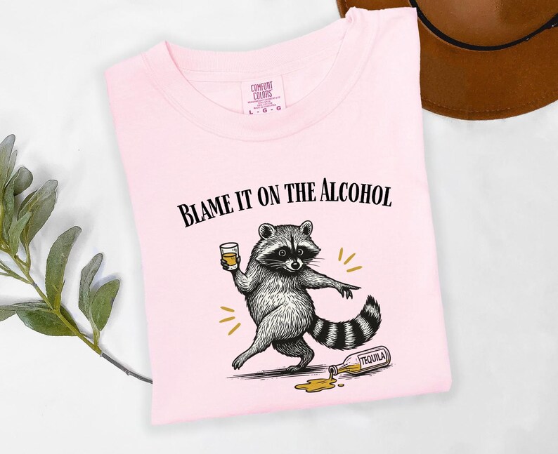 Betrunkenes Waschbär-T-Shirt, Schuld daran ist das Alkohol-Waschbär-Shirt, Komfort-Farben-lustiges Waschbär-Shirt Bild 5