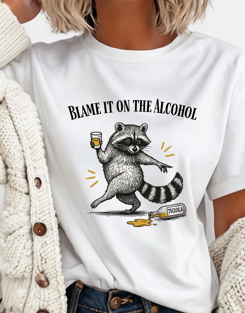 Betrunkenes Waschbär-T-Shirt, Schuld daran ist das Alkohol-Waschbär-Shirt, Komfort-Farben-lustiges Waschbär-Shirt Bild 2