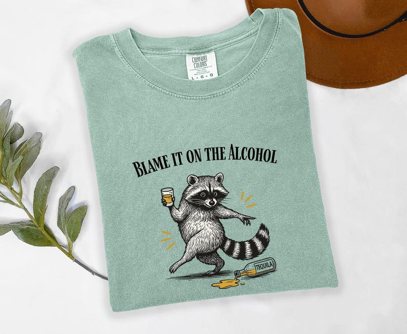 Betrunkenes Waschbär-T-Shirt, Schuld daran ist das Alkohol-Waschbär-Shirt, Komfort-Farben-lustiges Waschbär-Shirt Bild 6