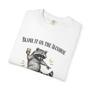 Betrunkenes Waschbär-T-Shirt, Schuld daran ist das Alkohol-Waschbär-Shirt, Komfort-Farben-lustiges Waschbär-Shirt Bild 8