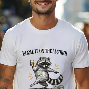 Betrunkenes Waschbär-T-Shirt, Schuld daran ist das Alkohol-Waschbär-Shirt, Komfort-Farben-lustiges Waschbär-Shirt Bild 4