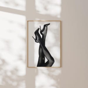 Retro Black And White High Heels, Minimalistic Luxury Teen Room Decor Print Wall Art, Trendy Chic Poster Fashion Home Vogue Photography Mood