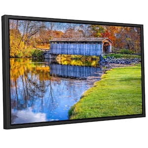 Arte mural de puente cubierto otoñal: fotografía de paisajes rústicos de Michigan