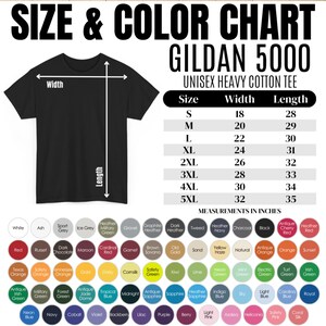 Puede incluir: Una tabla de tallas y colores para la camiseta unisex de algod&oacute;n pesado Gildan 5000. La imagen muestra una camiseta negra con flechas de ancho y largo, una tabla de tallas de la S a la 5XL en pulgadas y una cuadr&iacute;cula de muestras de color.
