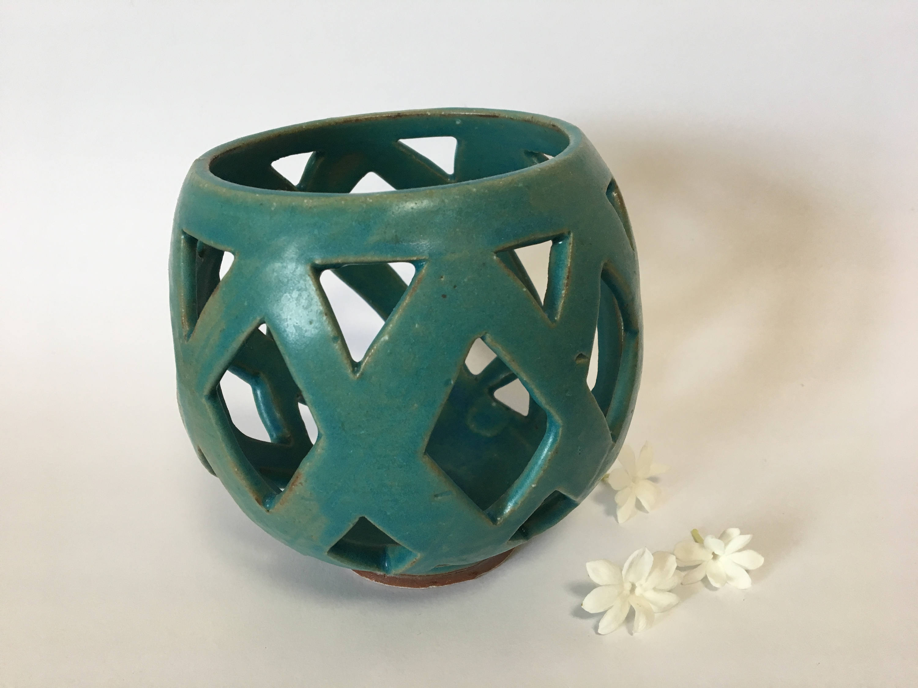 Round Turquoise-rimmed Luminary