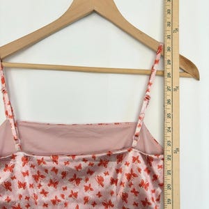 Années 2000 Vtg Urban Outfitters UO - Mini-robe sans lacet papillon rose en satin brillant image 5