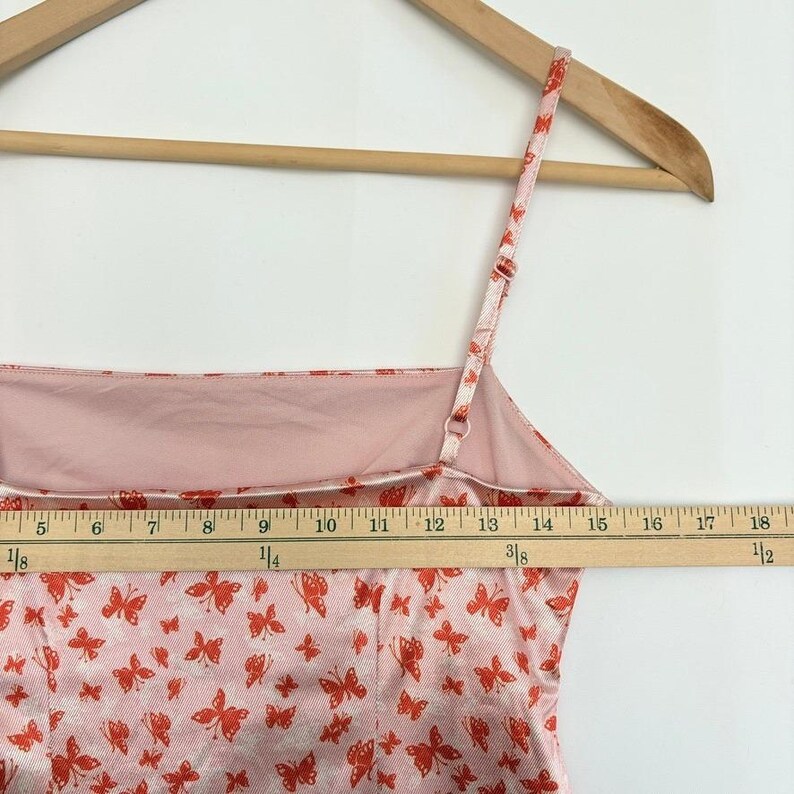 Années 2000 Vtg Urban Outfitters UO - Mini-robe sans lacet papillon rose en satin brillant image 4